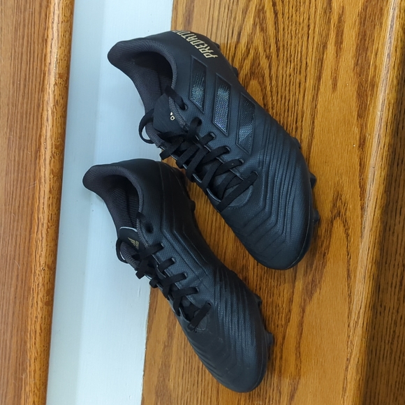 Adidas Predator cleats size 8 black - Picture 2 of 7